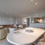 Appartement 3e Verdiep Op De Zeedijk In Hartje Voor Max 7 Personen