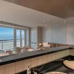 3e Verdiep Op De Zeedijk In Hartje Voor Max 7 Personen Knokke-Heist