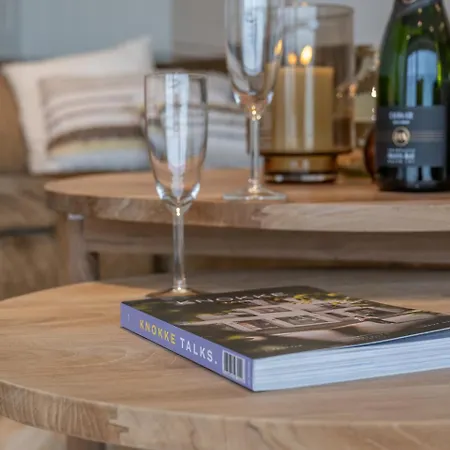 3E Verdiep Appartement Op De Zeedijk In Hartje Knokke Voor Max 7 Personen