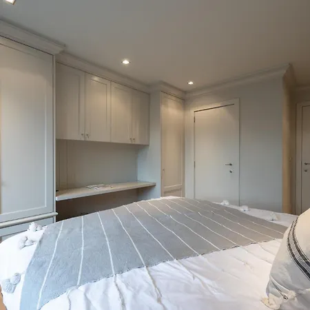 Appartamento 3E Verdiep Appartement Op De Zeedijk In Hartje Knokke Voor Max 7 Personen *