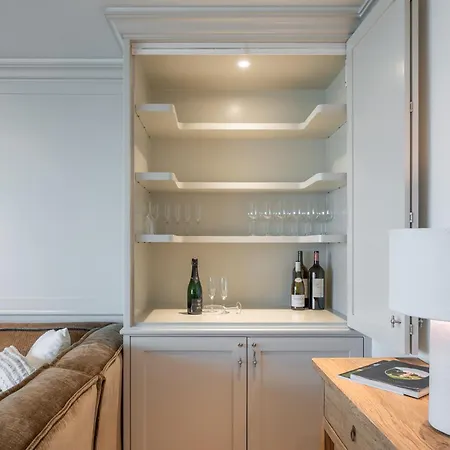 3E Verdiep Appartement Op De Zeedijk In Hartje Knokke Voor Max 7 Personen *