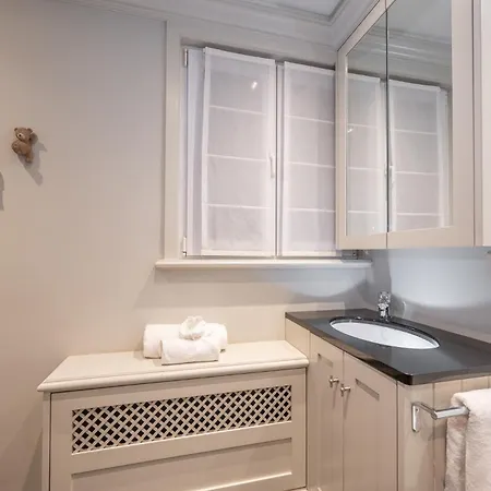 3E Verdiep Appartement Op De Zeedijk In Hartje Knokke Voor Max 7 Personen * Knokke-Heist