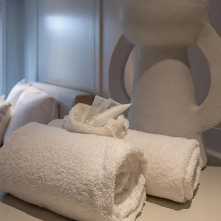 3E Verdiep Appartement Op De Zeedijk In Hartje Knokke Voor Max 7 Personen *