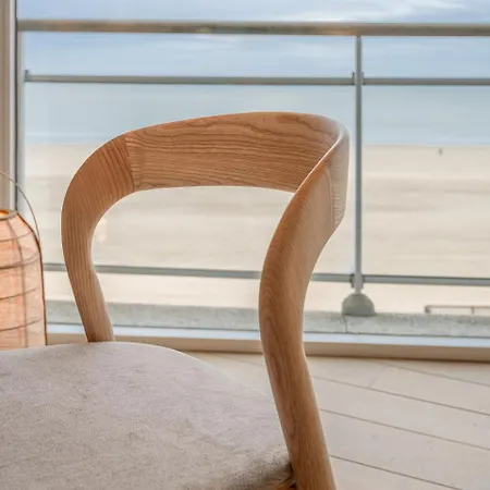 3E Verdiep Appartement Op De Zeedijk In Hartje Knokke Voor Max 7 Personen