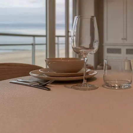 Appartamento 3E Verdiep Appartement Op De Zeedijk In Hartje Knokke Voor Max 7 Personen