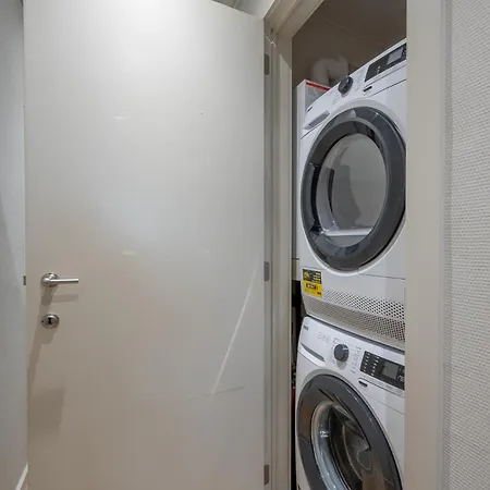 Appartement 3e Verdiep Op De Zeedijk In Hartje Voor Max 7 Personen *