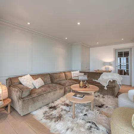 Appartamento 3E Verdiep Appartement Op De Zeedijk In Hartje Knokke Voor Max 7 Personen