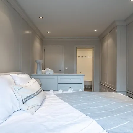 Appartamento 3E Verdiep Appartement Op De Zeedijk In Hartje Knokke Voor Max 7 Personen *