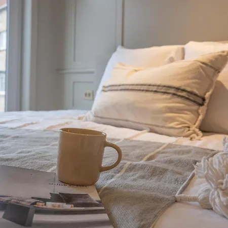 3E Verdiep Appartement Op De Zeedijk In Hartje Knokke Voor Max 7 Personen *