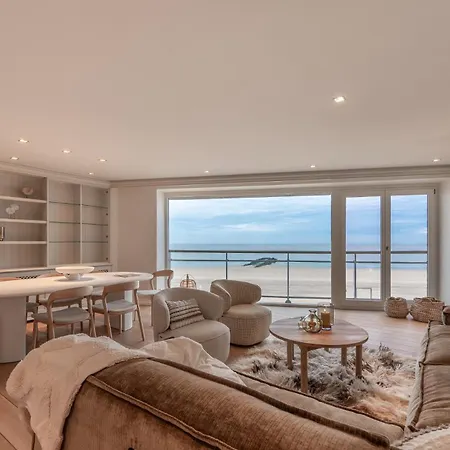 3E Verdiep Appartement Op De Zeedijk In Hartje Knokke Voor Max 7 Personen