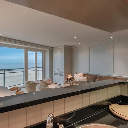 3e Verdiep Op De Zeedijk In Hartje Voor Max 7 Personen Knokke-Heist